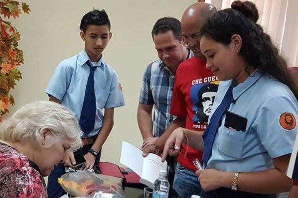 Presentan en Santa Clara libro que contiene cartas escritas por el Che Presentan en Santa Clara libro que contiene cartas escritas por el Che